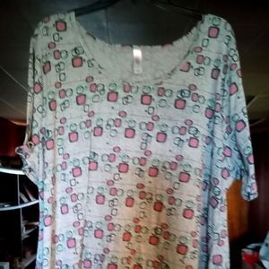 LA RUE SIZE 3XL SQUARES ON TOP GRAY WITH PINK AND BLUE SQUARES